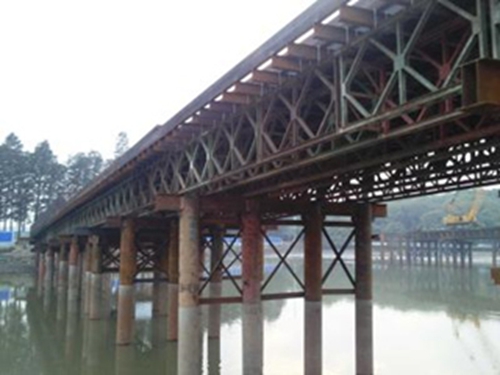 搭建鋼面橋